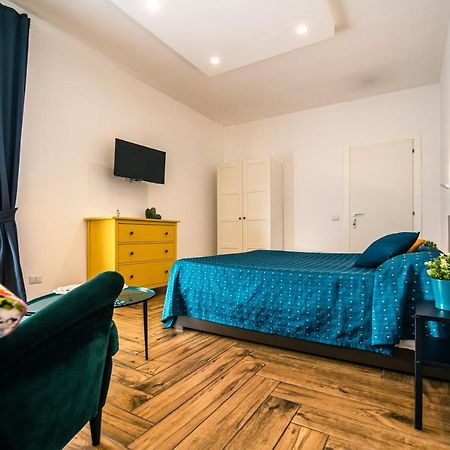 Hub Ferroviario - 12 Posti Letto Per Il Tuo Gruppo A Napoli Con Wifi E Netflix B&B 외부 사진