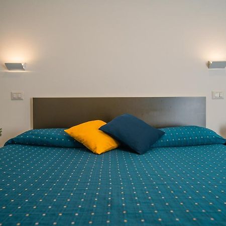 Hub Ferroviario - 12 Posti Letto Per Il Tuo Gruppo A Napoli Con Wifi E Netflix B&B 외부 사진