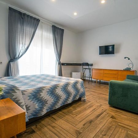 Hub Ferroviario - 12 Posti Letto Per Il Tuo Gruppo A Napoli Con Wifi E Netflix B&B 외부 사진