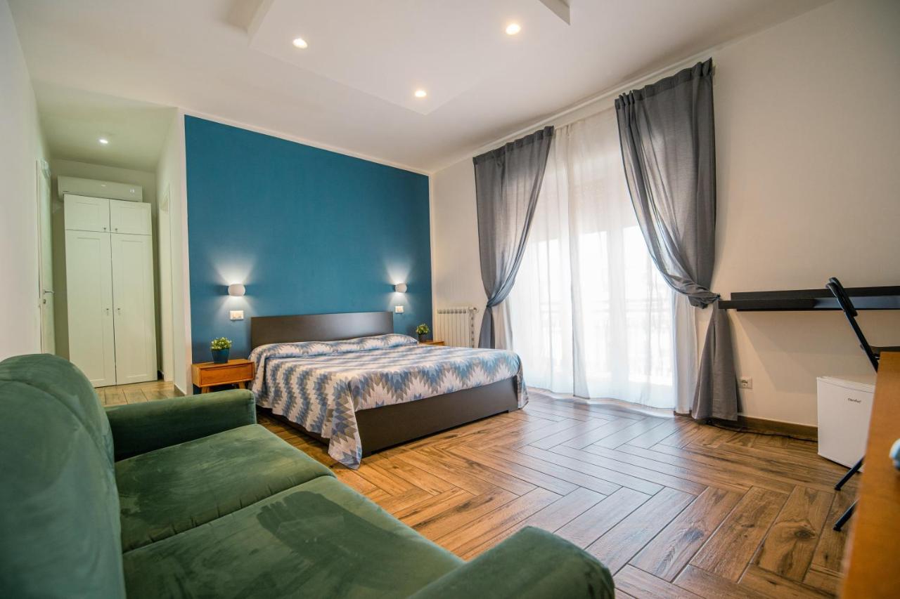 Hub Ferroviario - 12 Posti Letto Per Il Tuo Gruppo A Napoli Con Wifi E Netflix B&B 외부 사진