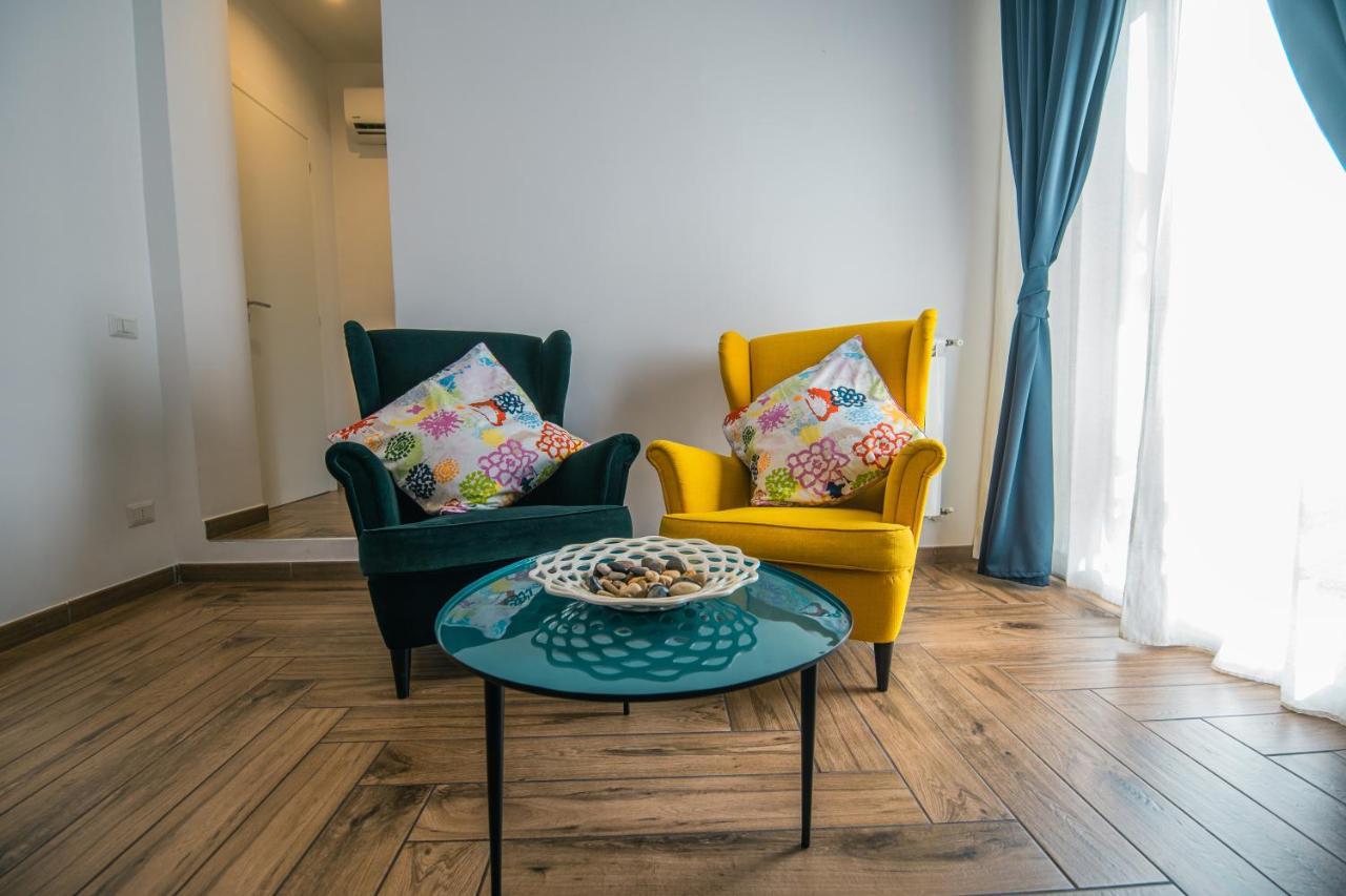 Hub Ferroviario - 12 Posti Letto Per Il Tuo Gruppo A Napoli Con Wifi E Netflix B&B 외부 사진