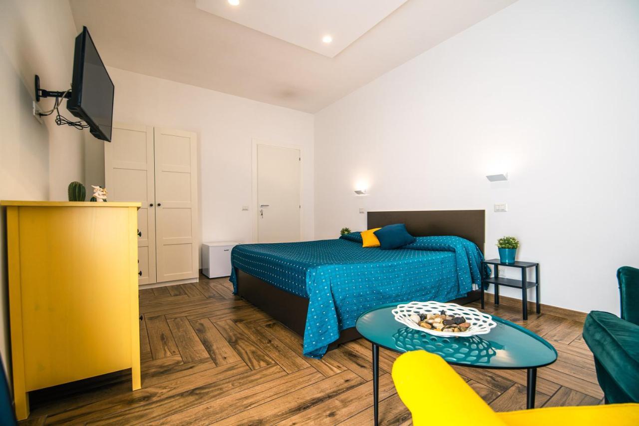 Hub Ferroviario - 12 Posti Letto Per Il Tuo Gruppo A Napoli Con Wifi E Netflix B&B 외부 사진
