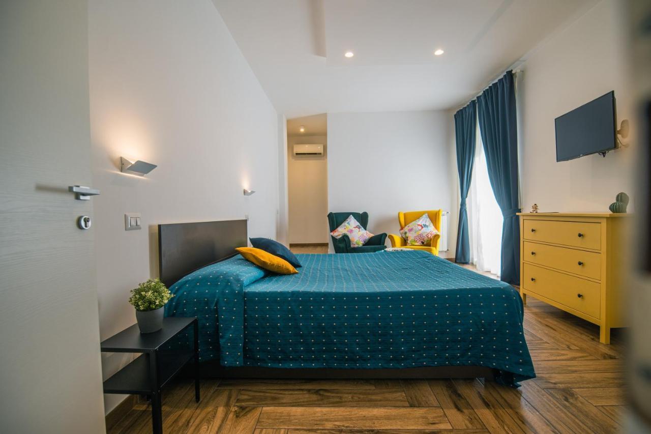 Hub Ferroviario - 12 Posti Letto Per Il Tuo Gruppo A Napoli Con Wifi E Netflix B&B 외부 사진