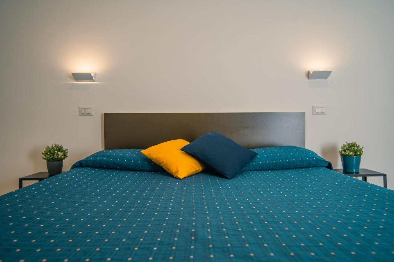 Hub Ferroviario - 12 Posti Letto Per Il Tuo Gruppo A Napoli Con Wifi E Netflix B&B 외부 사진