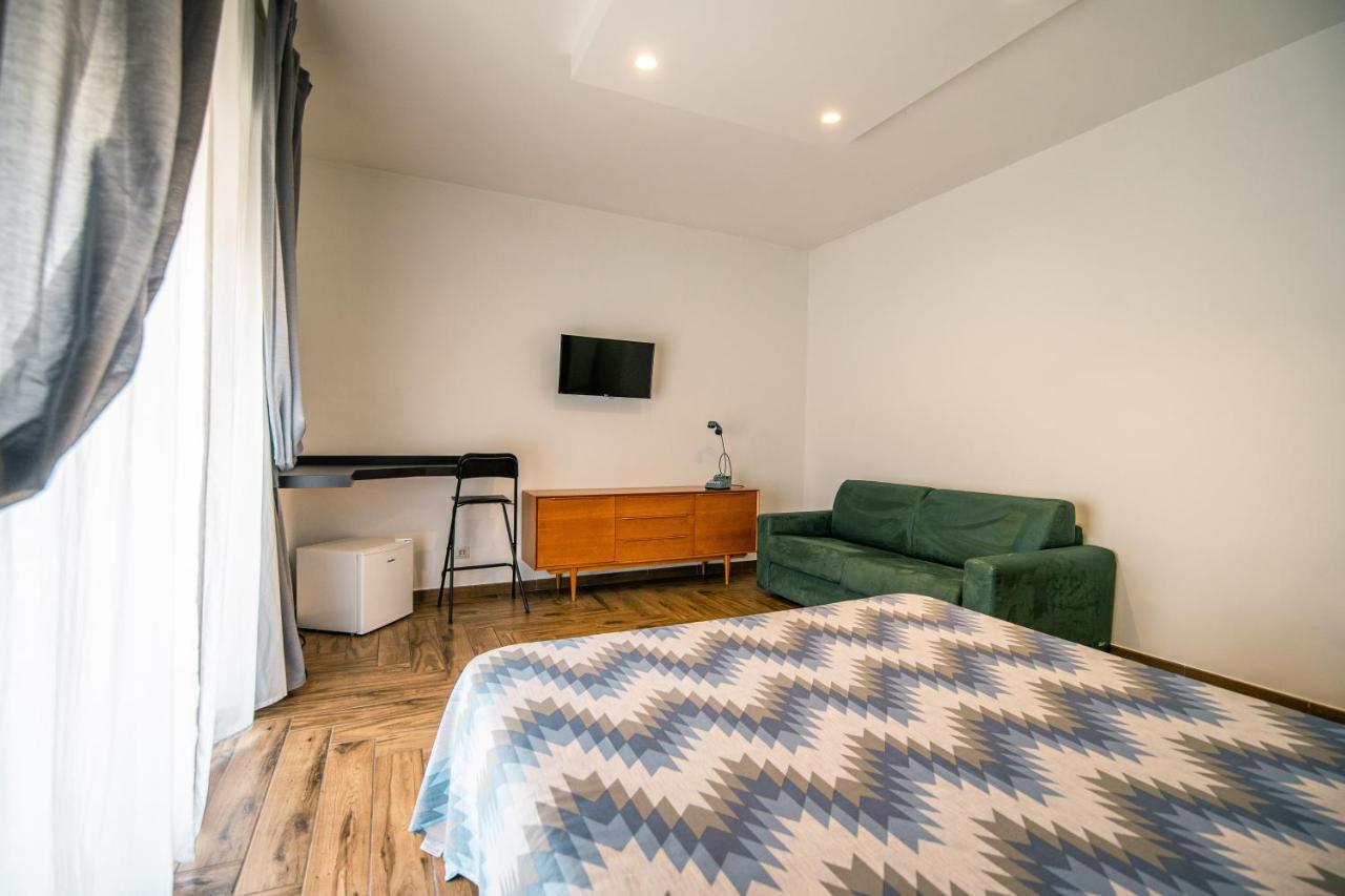 Hub Ferroviario - 12 Posti Letto Per Il Tuo Gruppo A Napoli Con Wifi E Netflix B&B 외부 사진