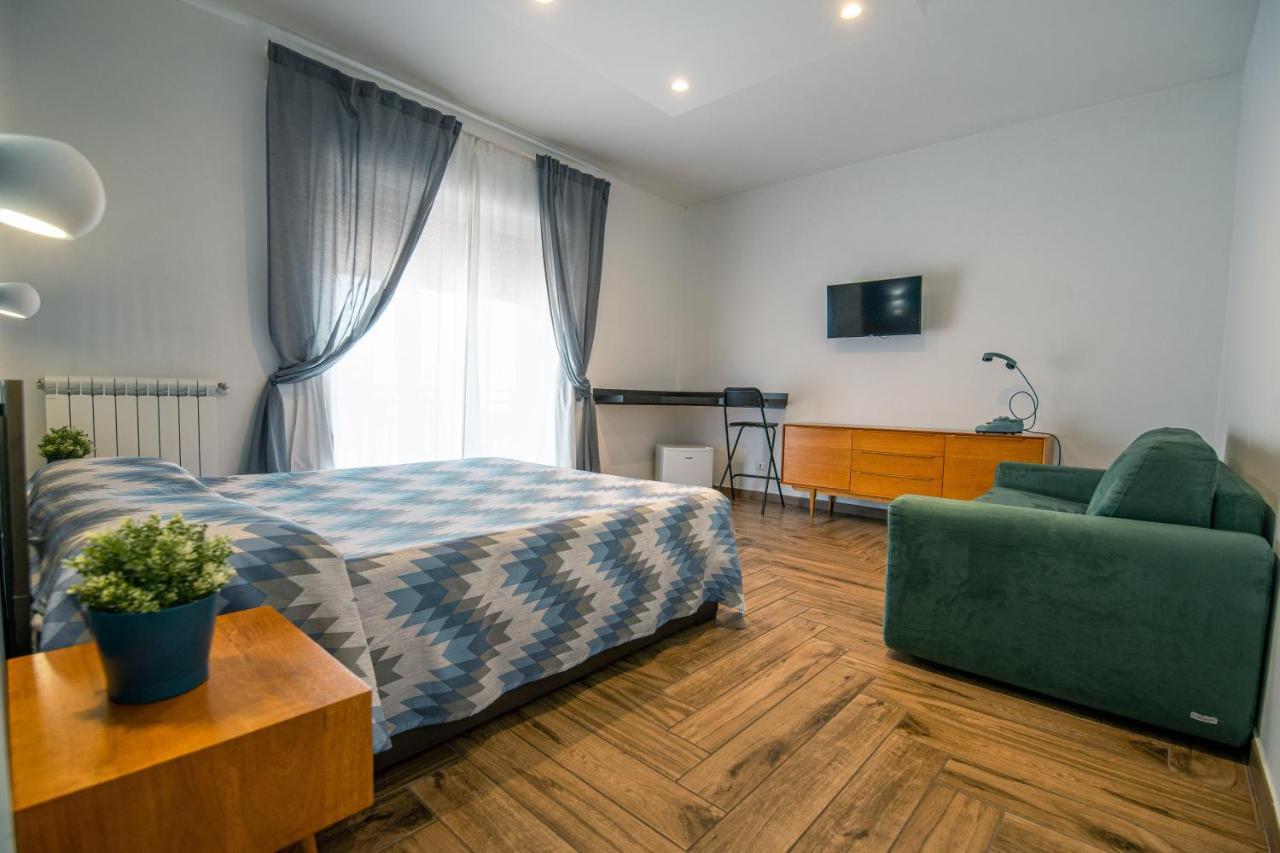 Hub Ferroviario - 12 Posti Letto Per Il Tuo Gruppo A Napoli Con Wifi E Netflix B&B 외부 사진