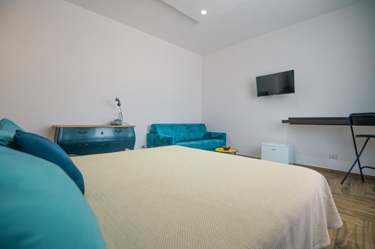 Hub Ferroviario - 12 Posti Letto Per Il Tuo Gruppo A Napoli Con Wifi E Netflix B&B 외부 사진