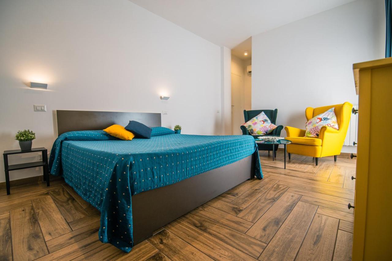 Hub Ferroviario - 12 Posti Letto Per Il Tuo Gruppo A Napoli Con Wifi E Netflix B&B 외부 사진