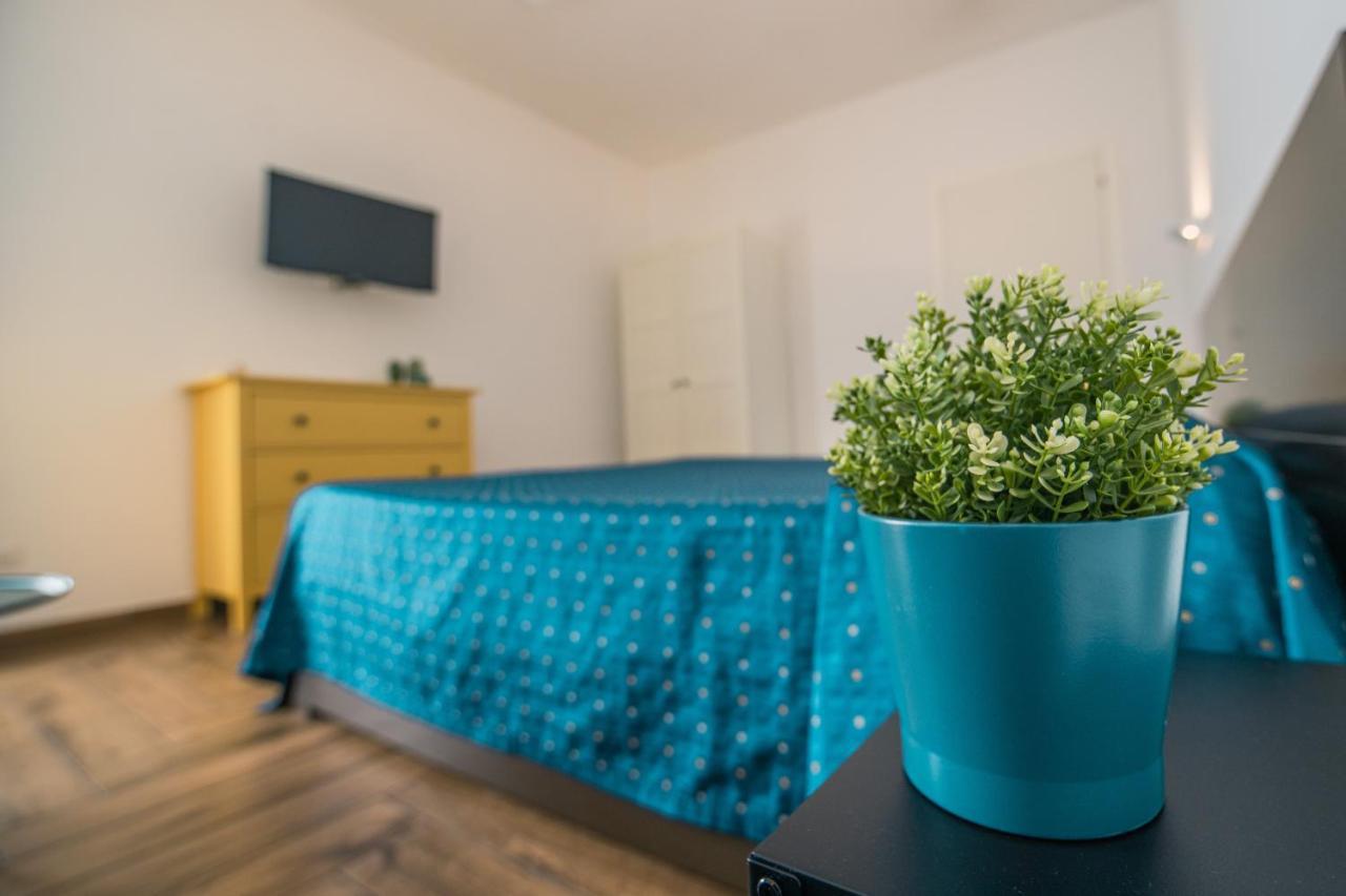 Hub Ferroviario - 12 Posti Letto Per Il Tuo Gruppo A Napoli Con Wifi E Netflix B&B 외부 사진