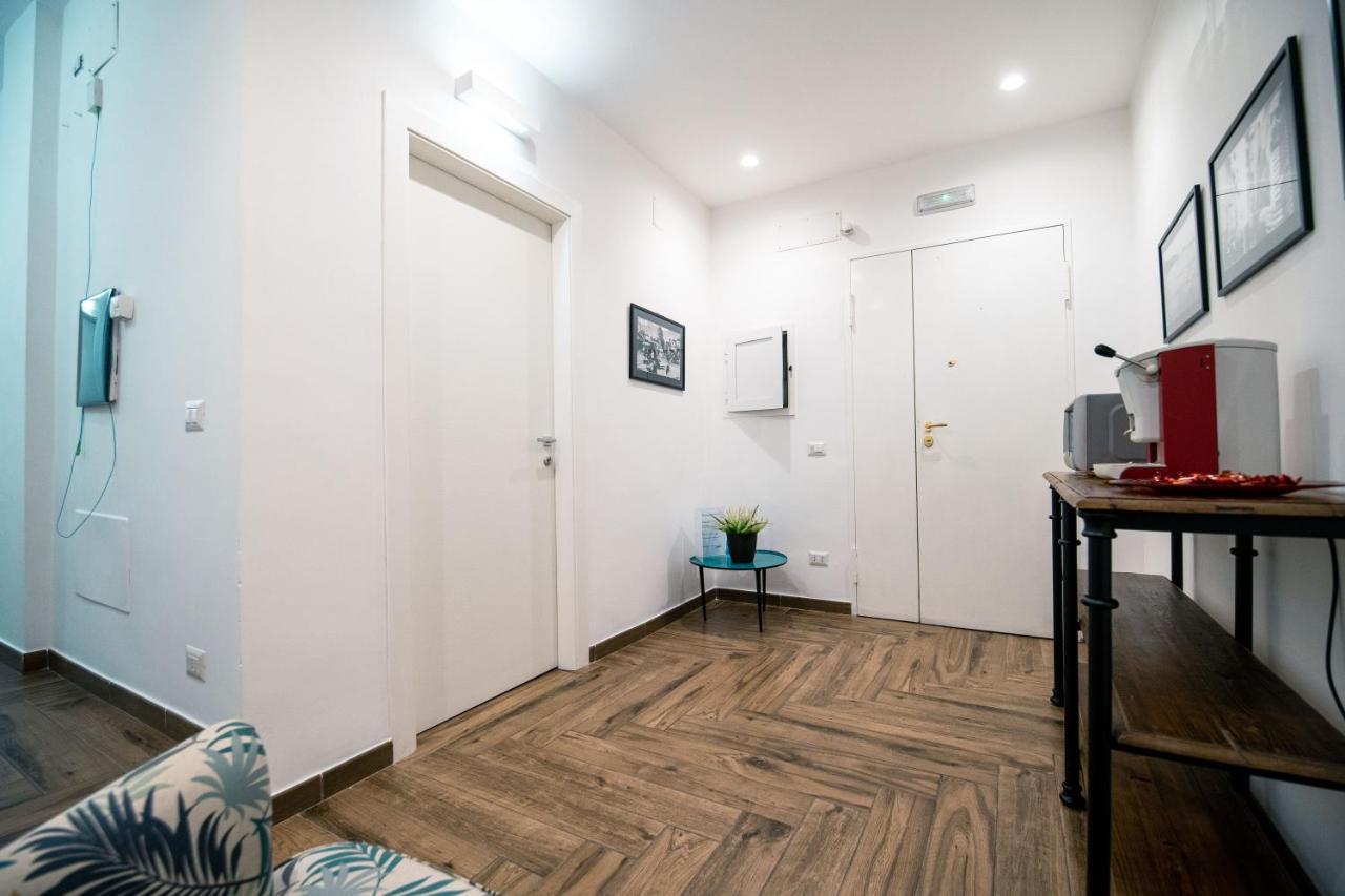 Hub Ferroviario - 12 Posti Letto Per Il Tuo Gruppo A Napoli Con Wifi E Netflix B&B 외부 사진