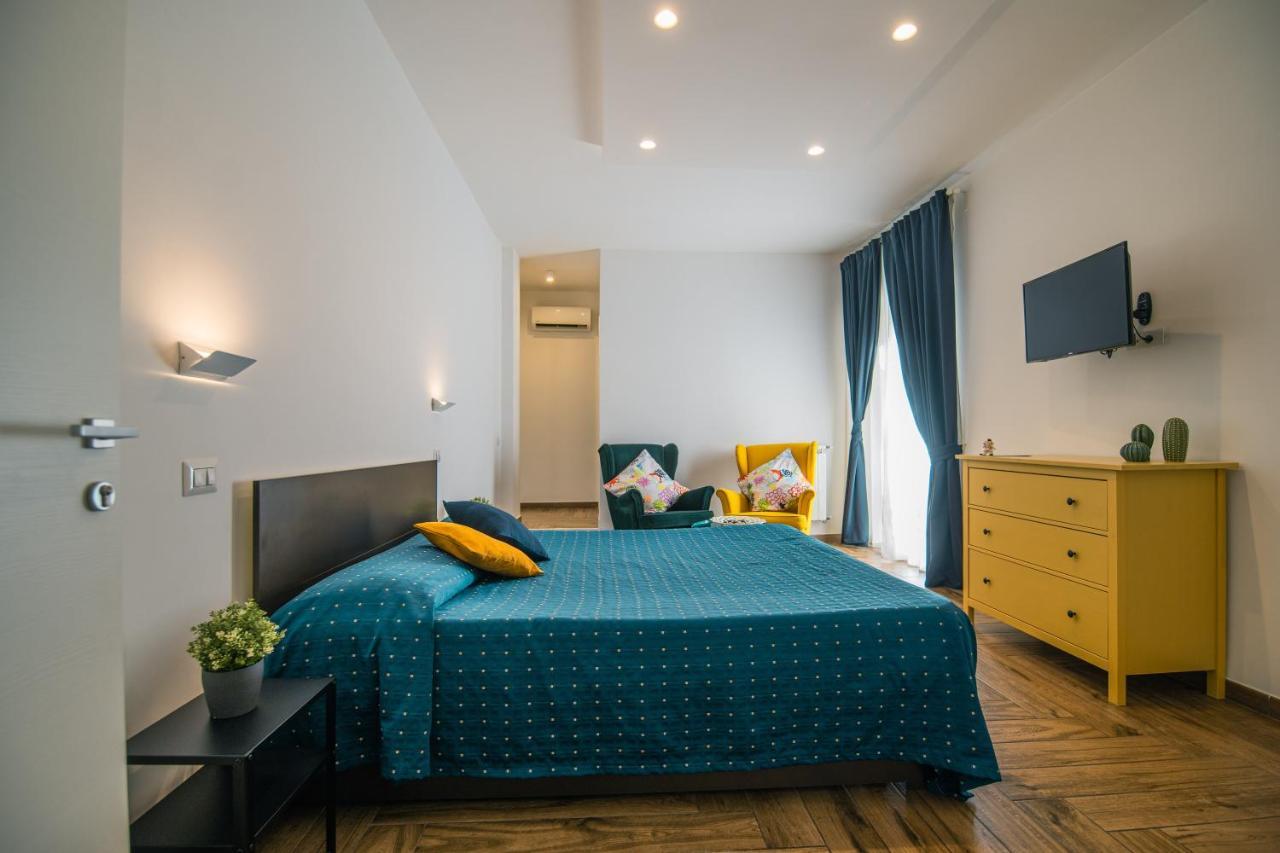 Hub Ferroviario - 12 Posti Letto Per Il Tuo Gruppo A Napoli Con Wifi E Netflix B&B 외부 사진