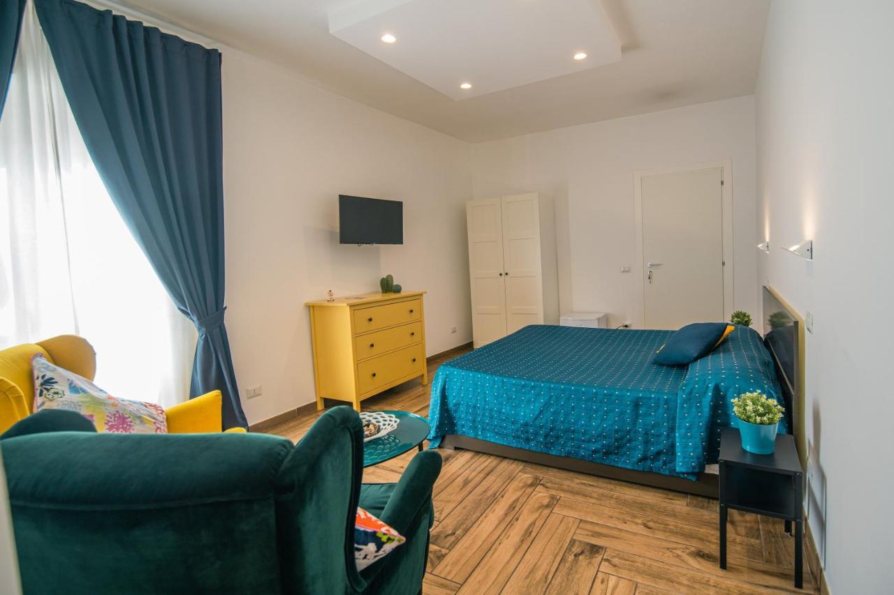 Hub Ferroviario - 12 Posti Letto Per Il Tuo Gruppo A Napoli Con Wifi E Netflix B&B 외부 사진
