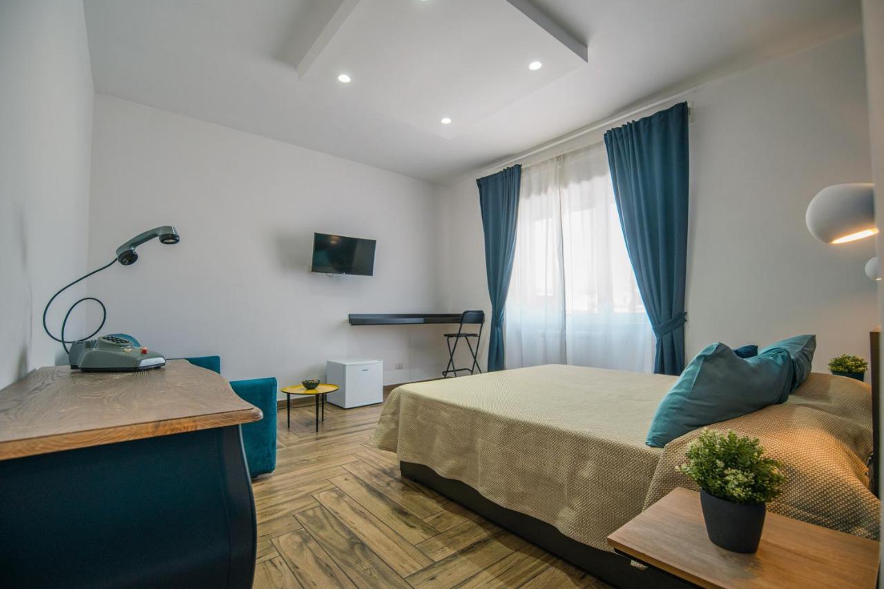 Hub Ferroviario - 12 Posti Letto Per Il Tuo Gruppo A Napoli Con Wifi E Netflix B&B 외부 사진