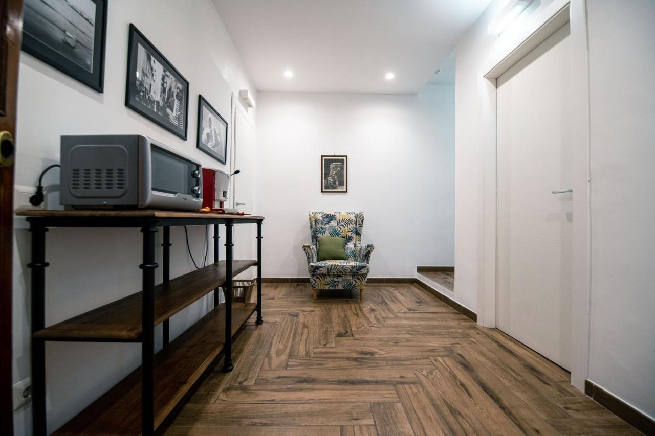 Hub Ferroviario - 12 Posti Letto Per Il Tuo Gruppo A Napoli Con Wifi E Netflix B&B 외부 사진
